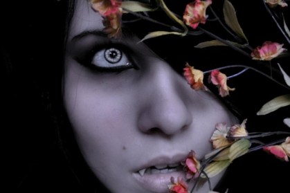 vampire-nathalia-hunter-eyes-fangs-girl-nathalia-hunter-vampire-485x728